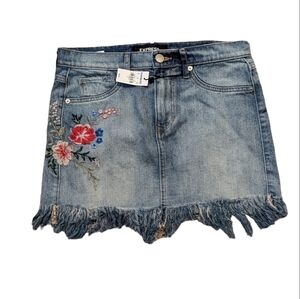 Express * Embroidered Floral Fray Hem Jean Skirt  NWT size 4